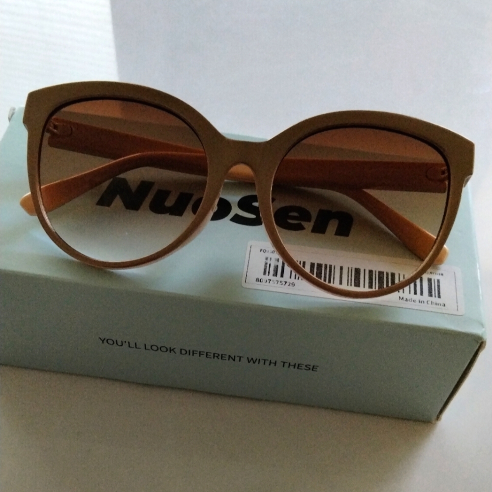 Chic Sunglasses. NWOT.